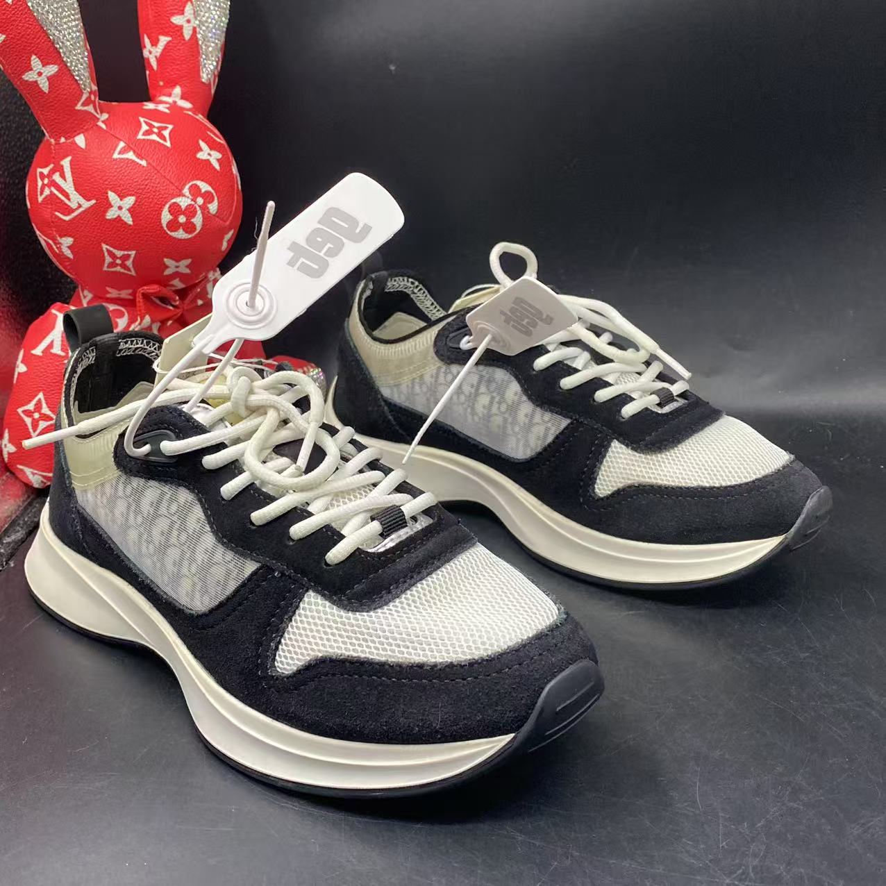 95新 DIOR/迪奥 【聚星优选】黑白网面运动鞋39欧码kke158