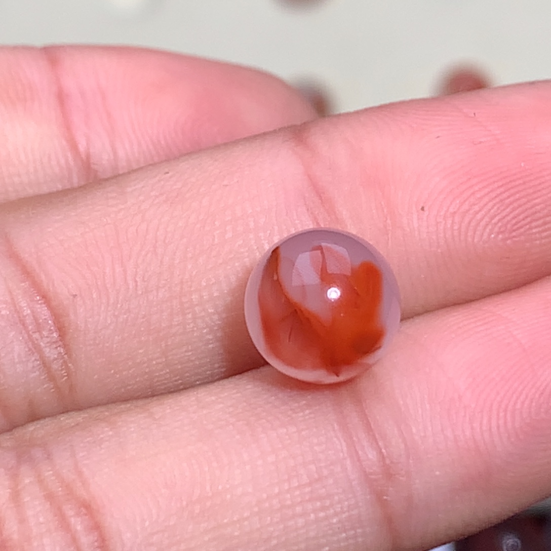 涨***停南红玛瑙未镶嵌珠宝半成品飘花1