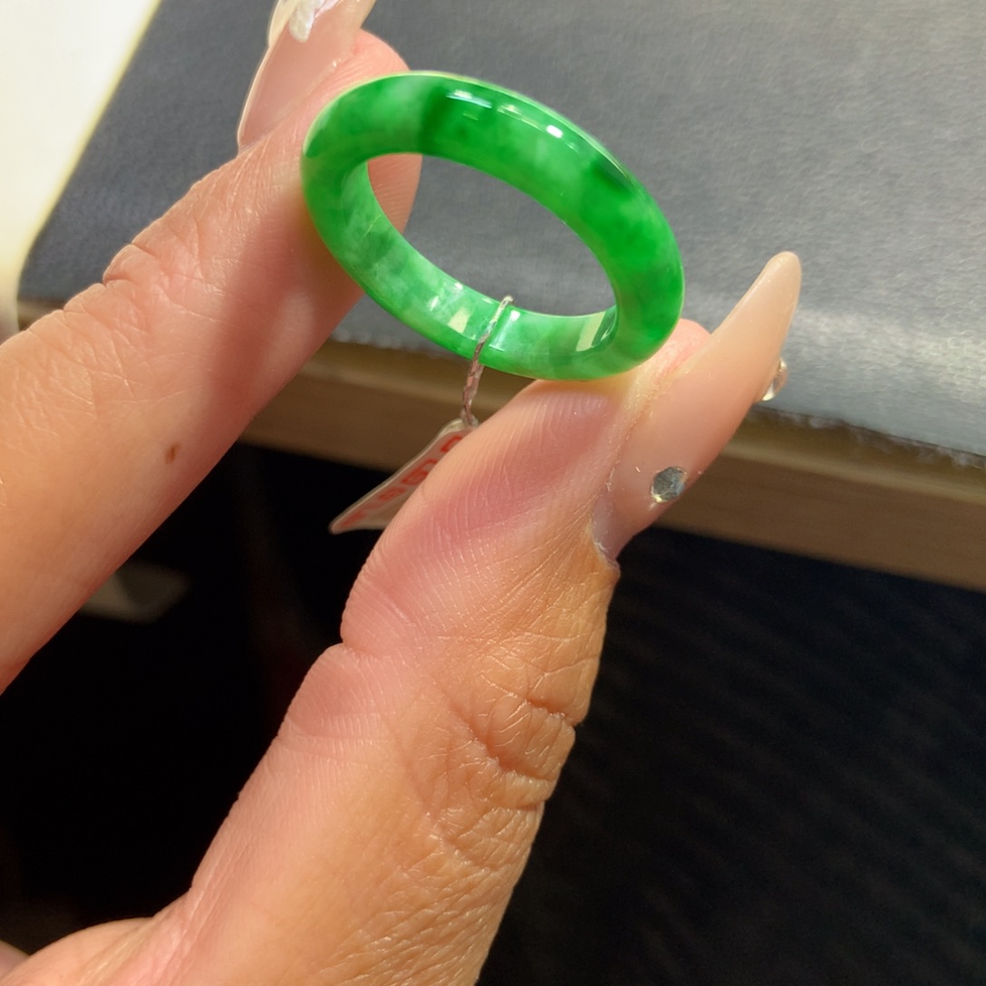 翡翠戒指未镶嵌翡翠