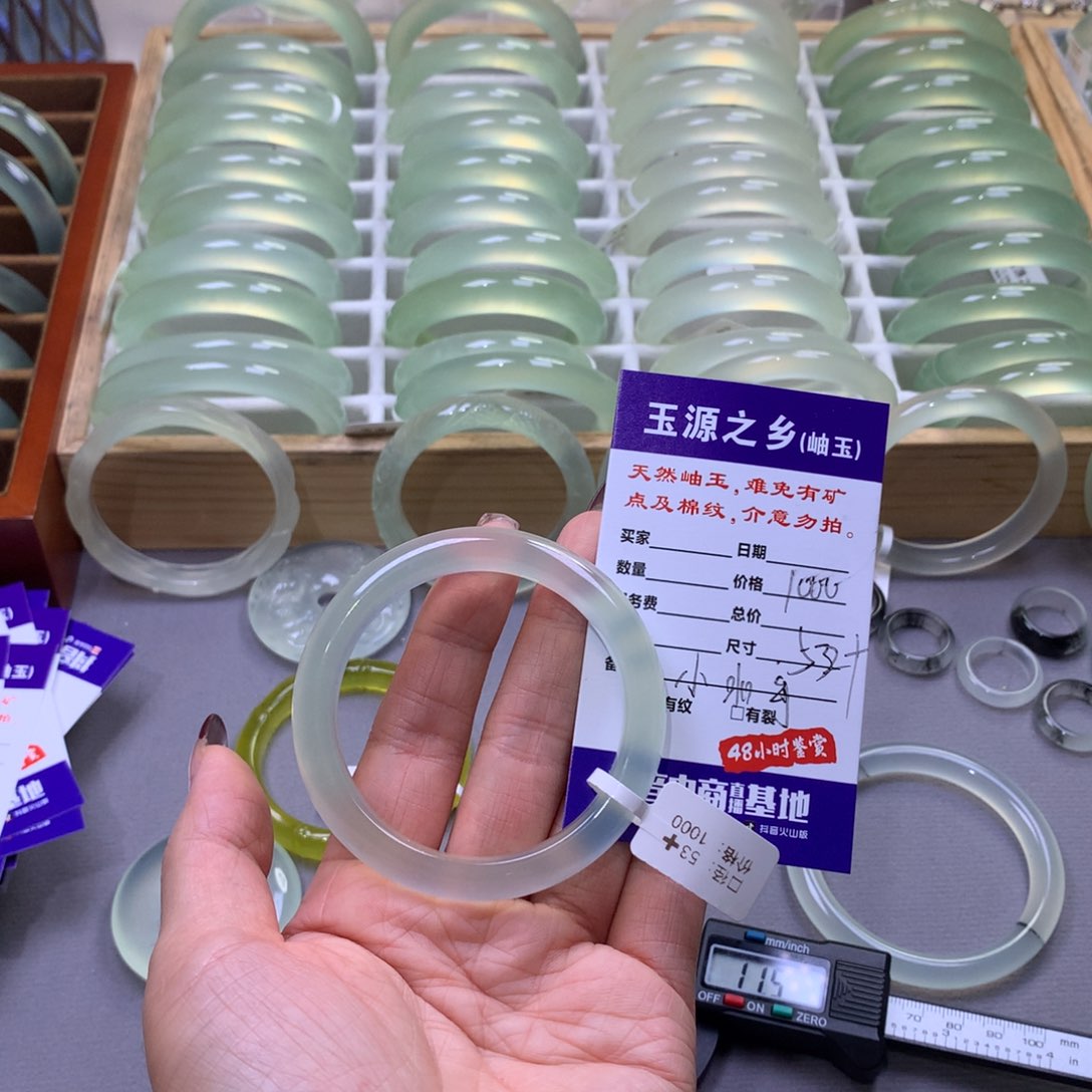 蛇纹石玉手镯未镶嵌彩*