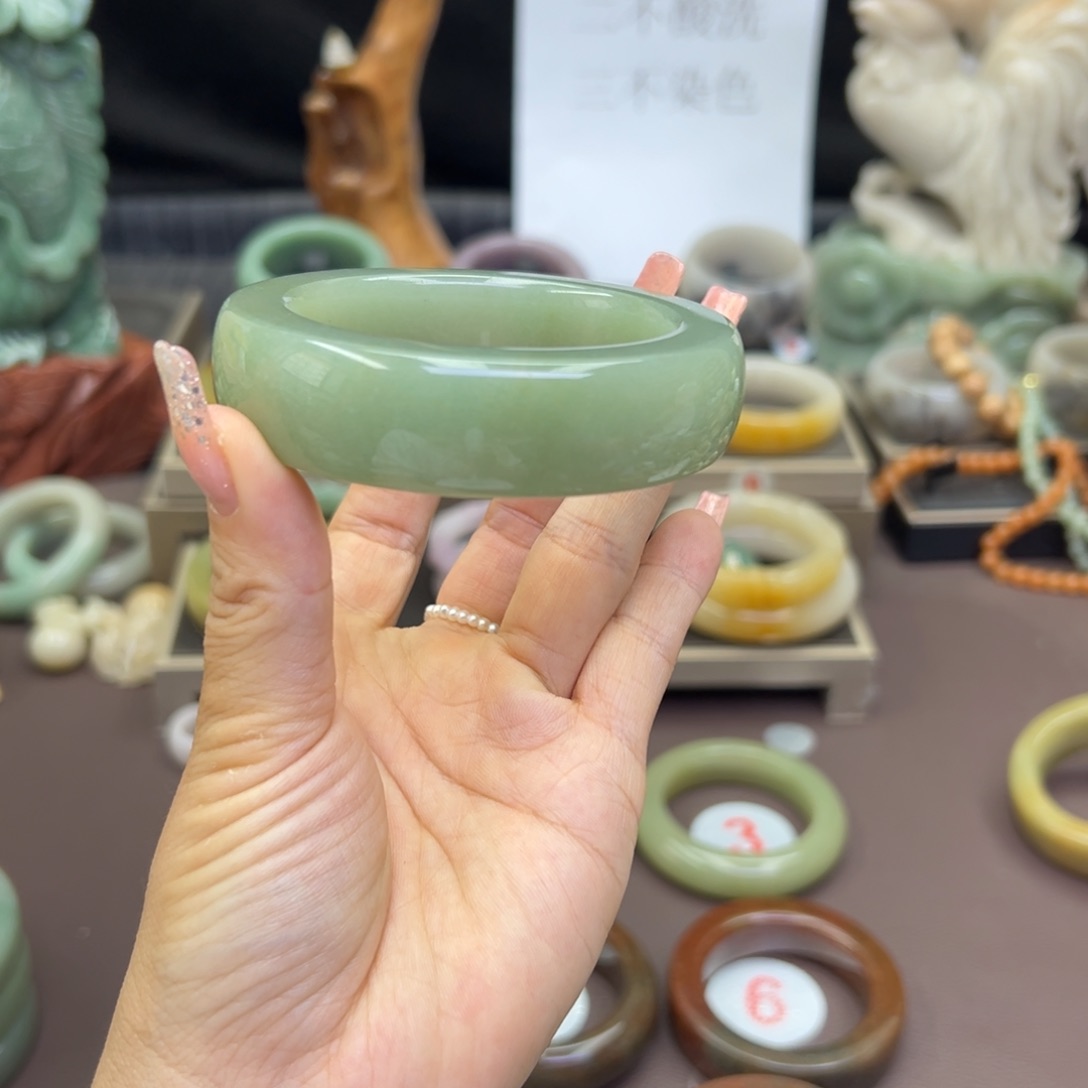 石英质玉手镯未镶嵌