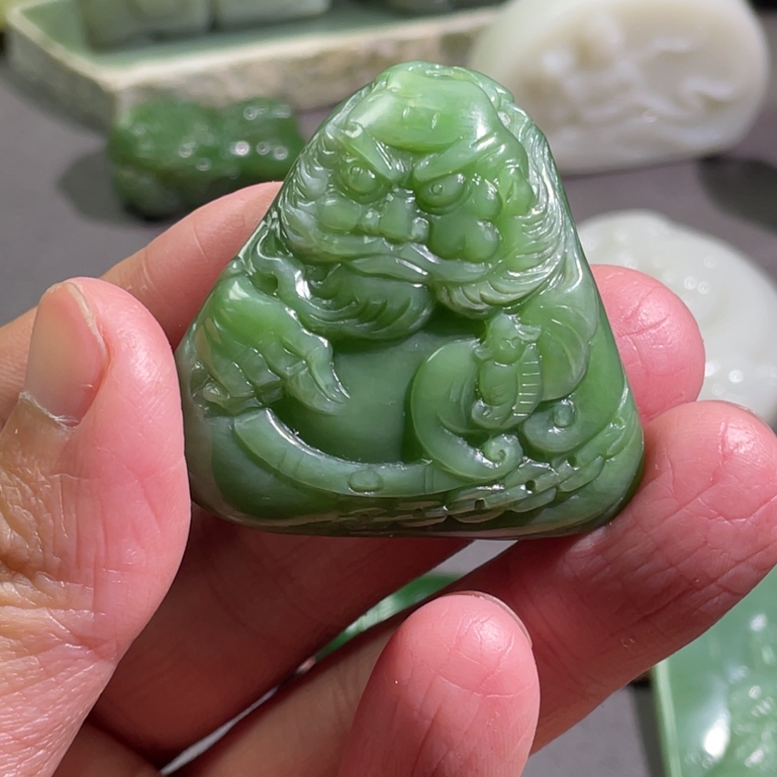 颈饰未镶嵌和田玉拿**手