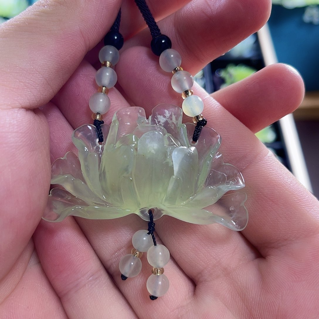 蛇纹石玉颈饰未镶嵌