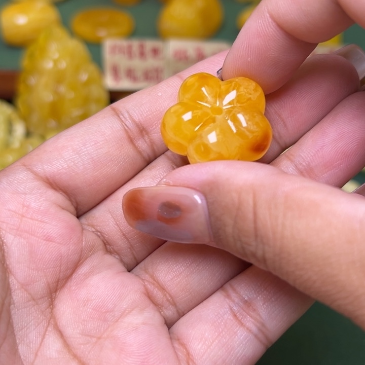 蜜蜡未镶嵌珠宝奇石