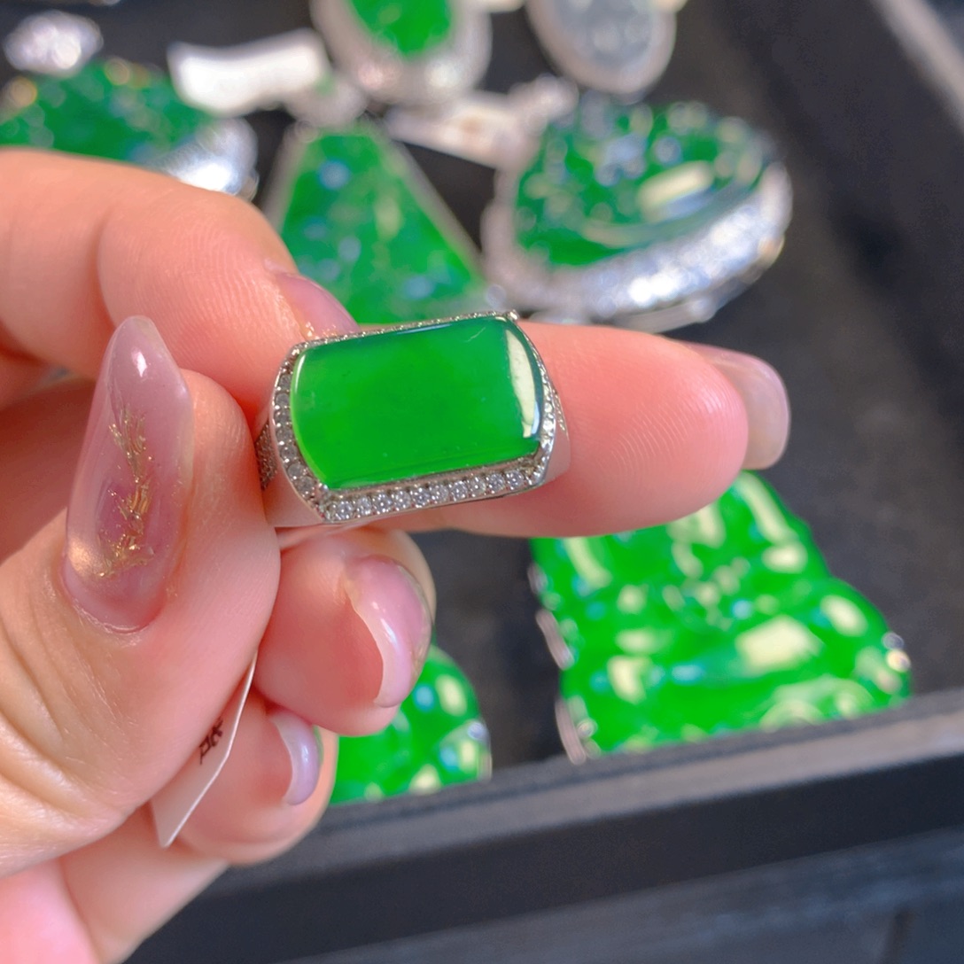 翡翠颈饰银S925镶嵌翡翠