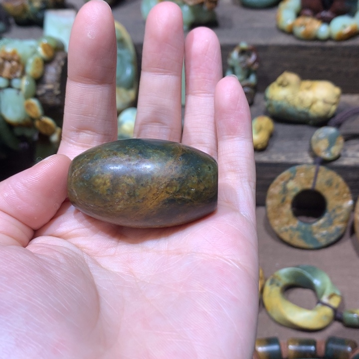 未镶嵌岫岩河磨玉（透闪石质玉）挂件