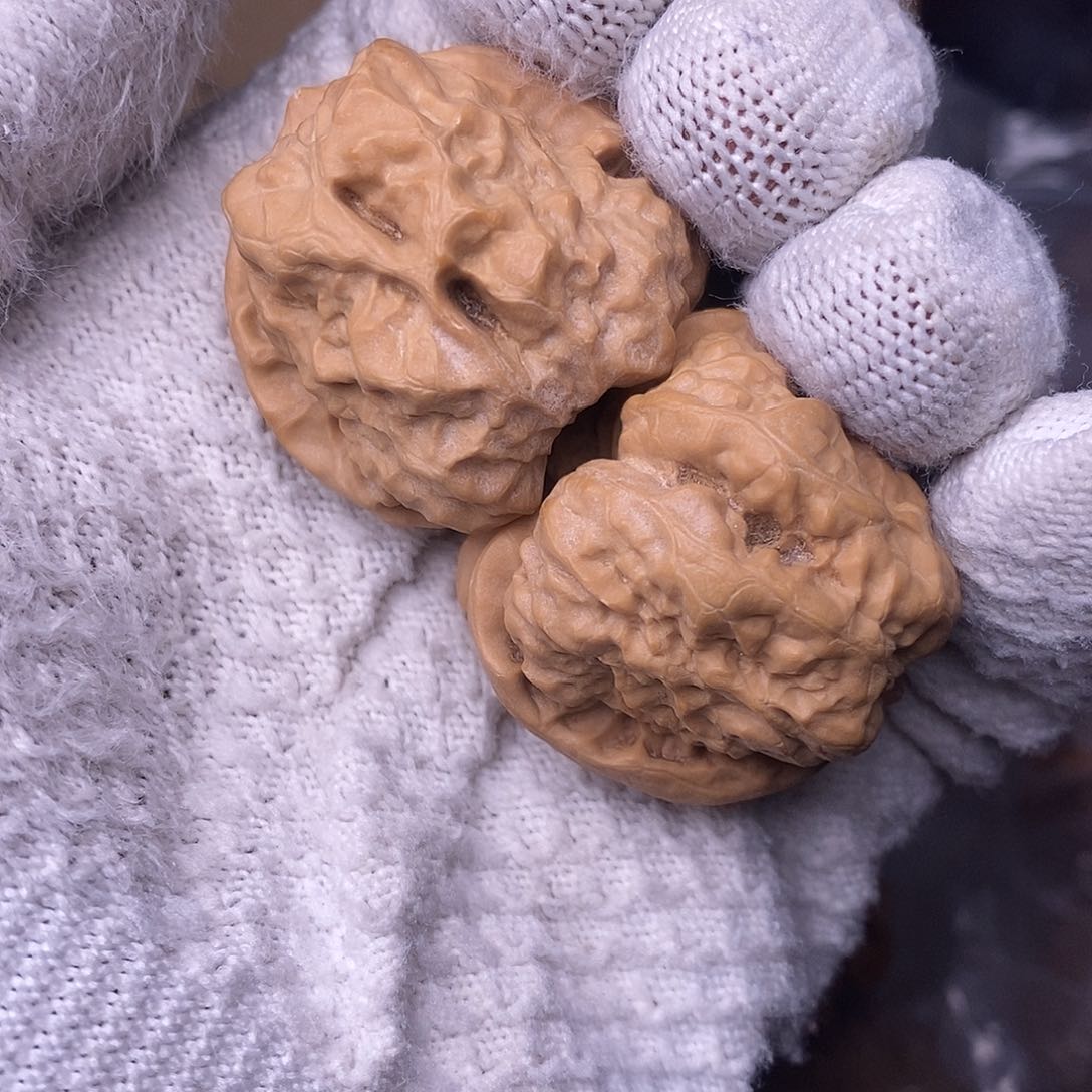 桃核把件赴***约蛤蟆头核桃