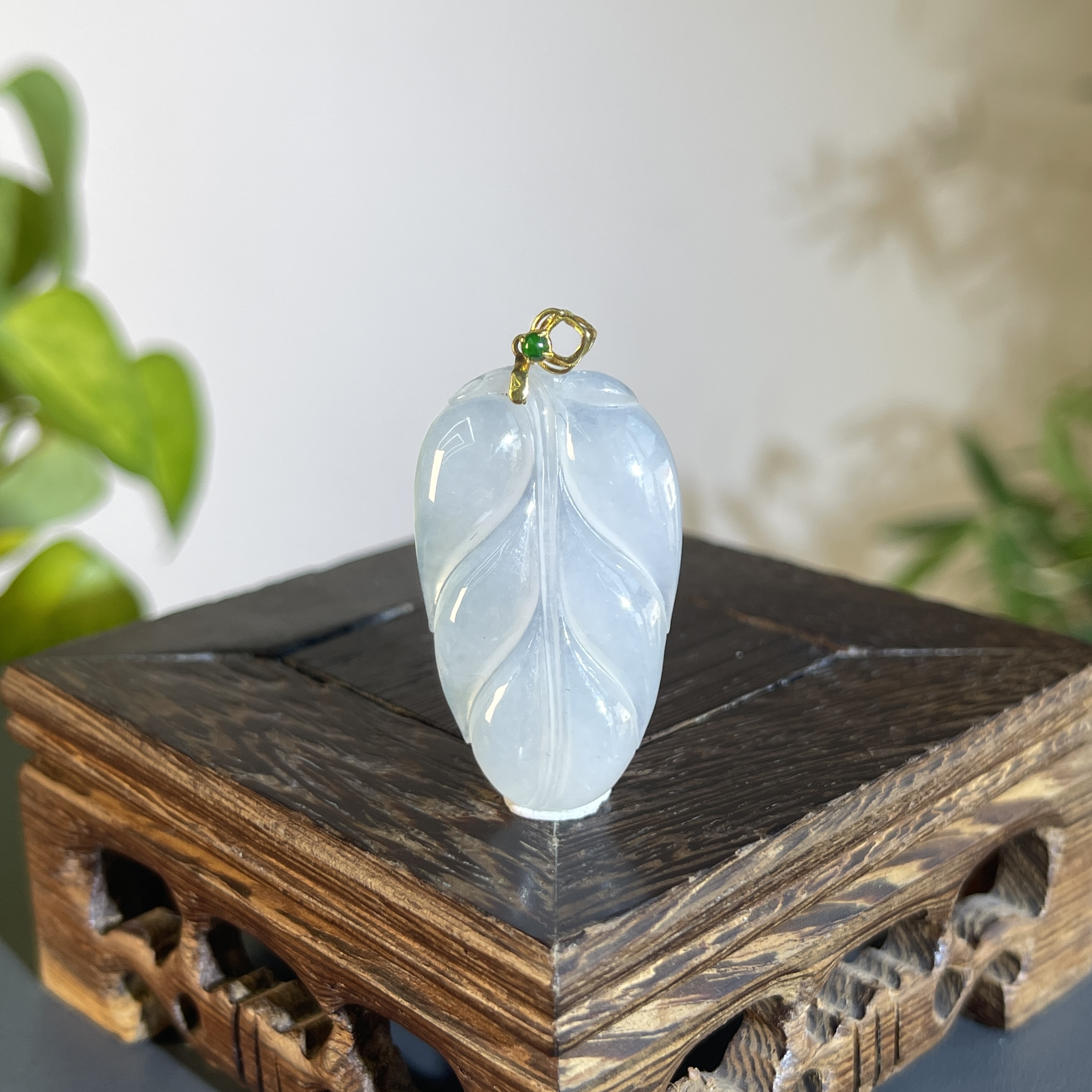 JTW12-69 天然缅甸A货翡翠  18K金扣头金枝玉叶