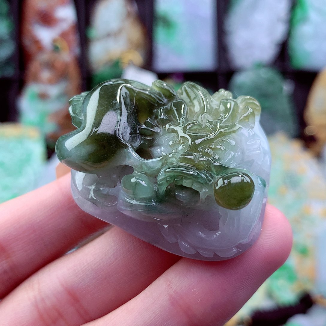 翡翠未镶嵌颈饰挂件