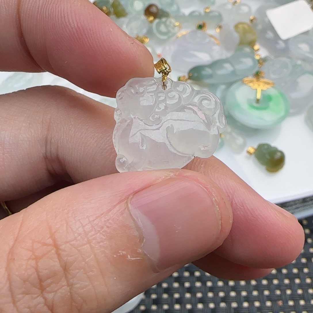 【闪购商品】翡翠吊坠(不含链)18K金镶嵌麒麟