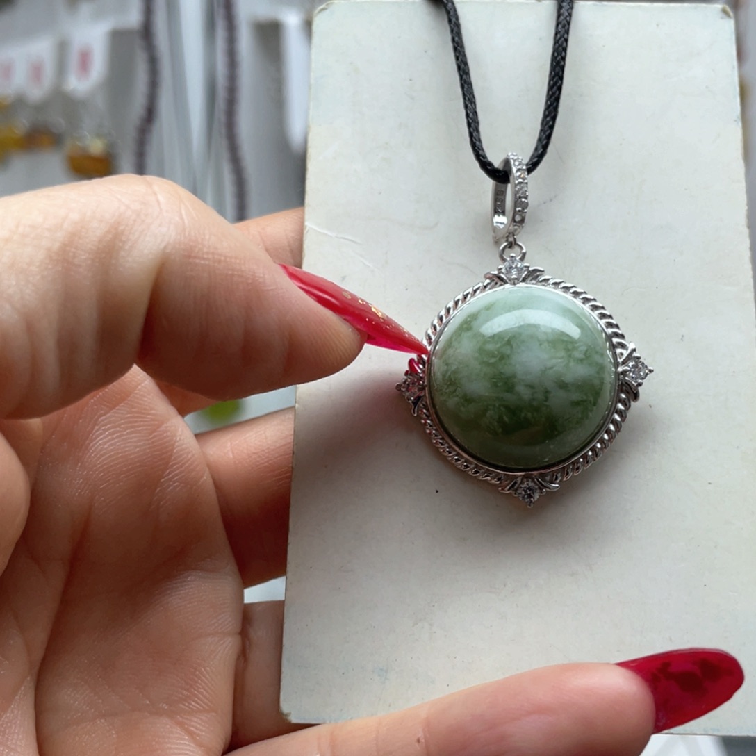 蛇纹石玉吊坠未镶嵌