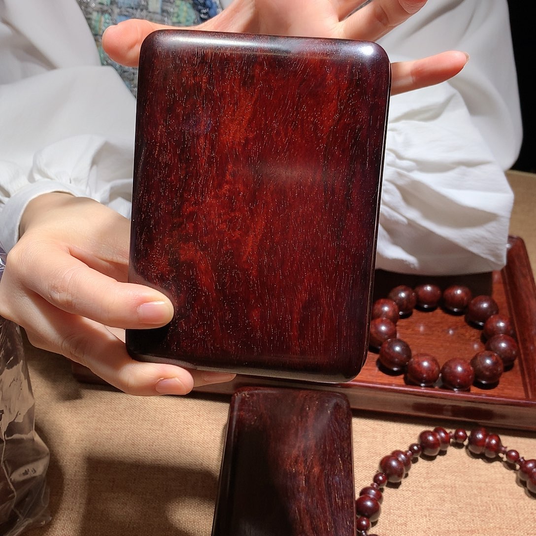 D***调端景台紫檀木类盒子