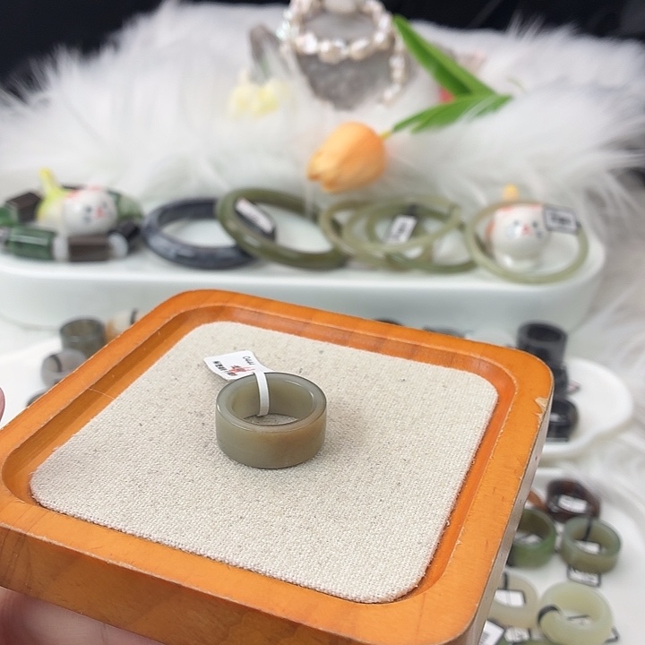 和田玉（糖玉）未镶嵌戒指t126一口糖直切直径18.2不退换