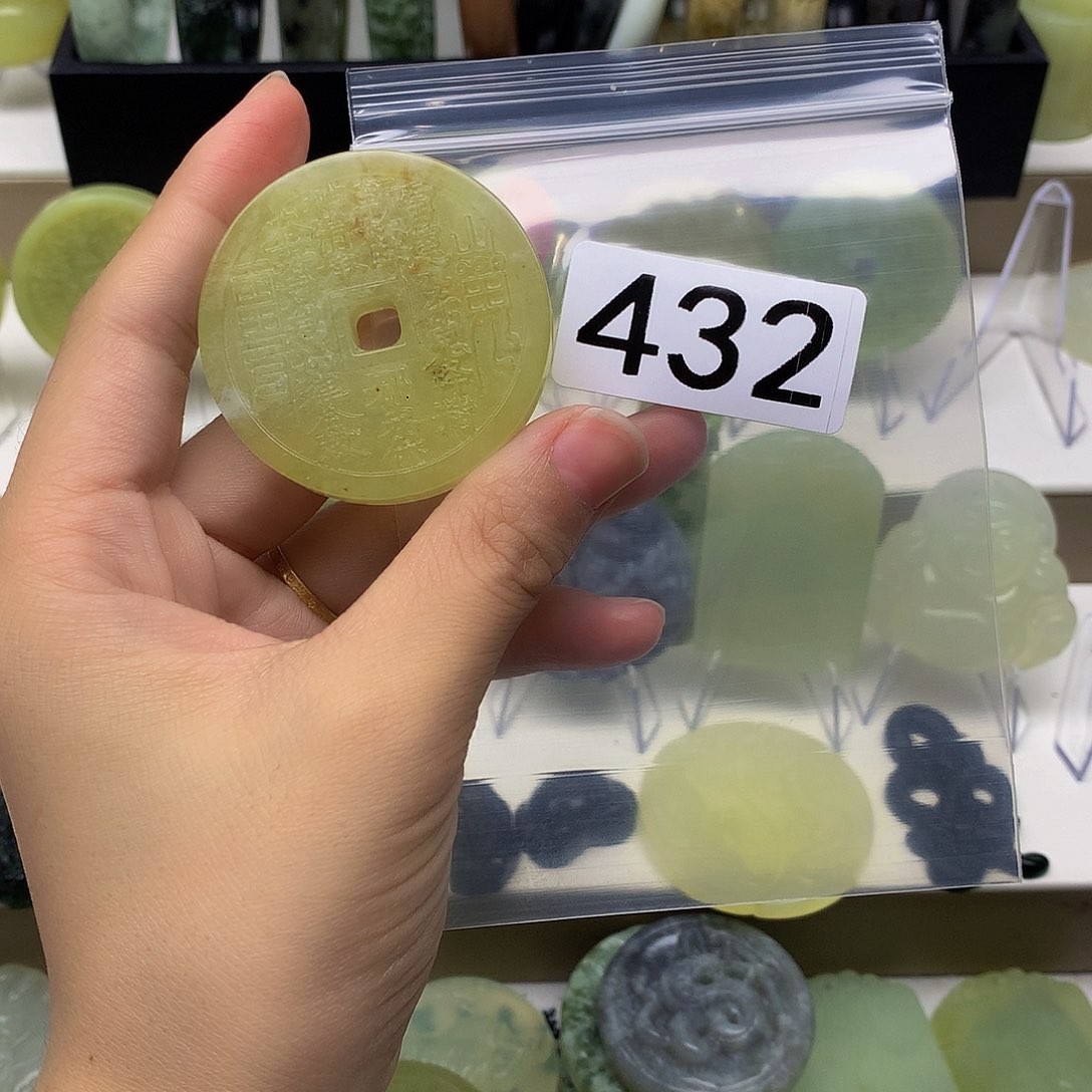 蛇纹石玉颈饰未镶嵌蒙*