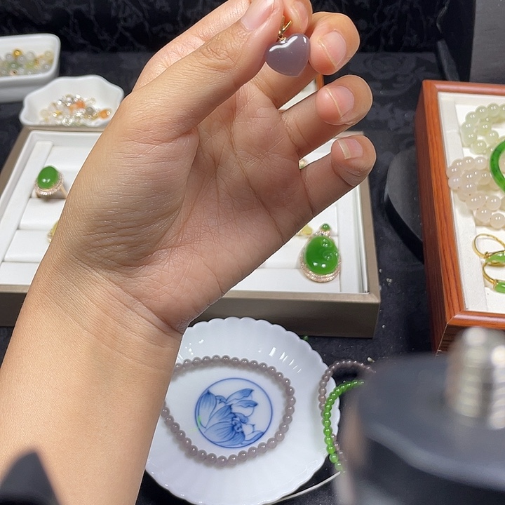 和田玉18K金镶嵌挂件