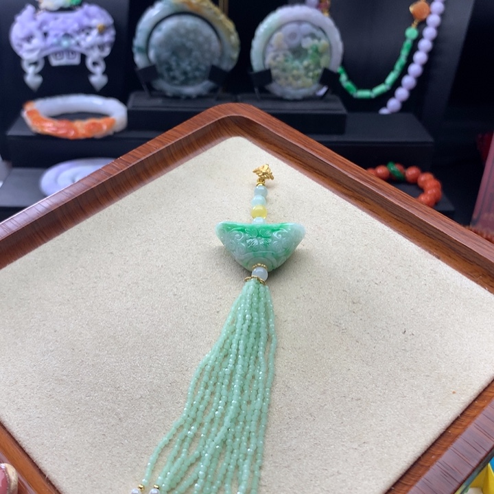 翡翠颈饰未镶嵌翡翠元宝