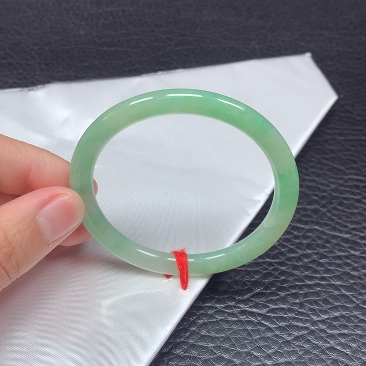 翡翠手镯（贵妃镯）未镶嵌