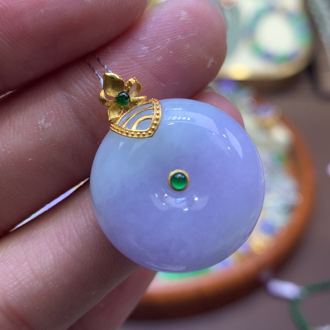 翡翠18K金镶嵌颈饰