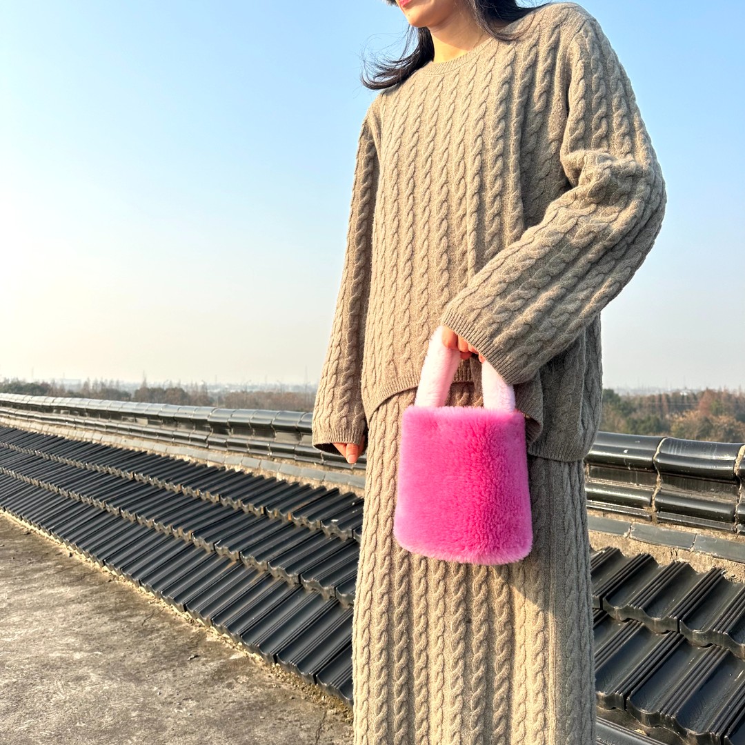 可爱水桶包绵羊毛小众毛毛包简约百搭手拎包手机桶秋冬季ins