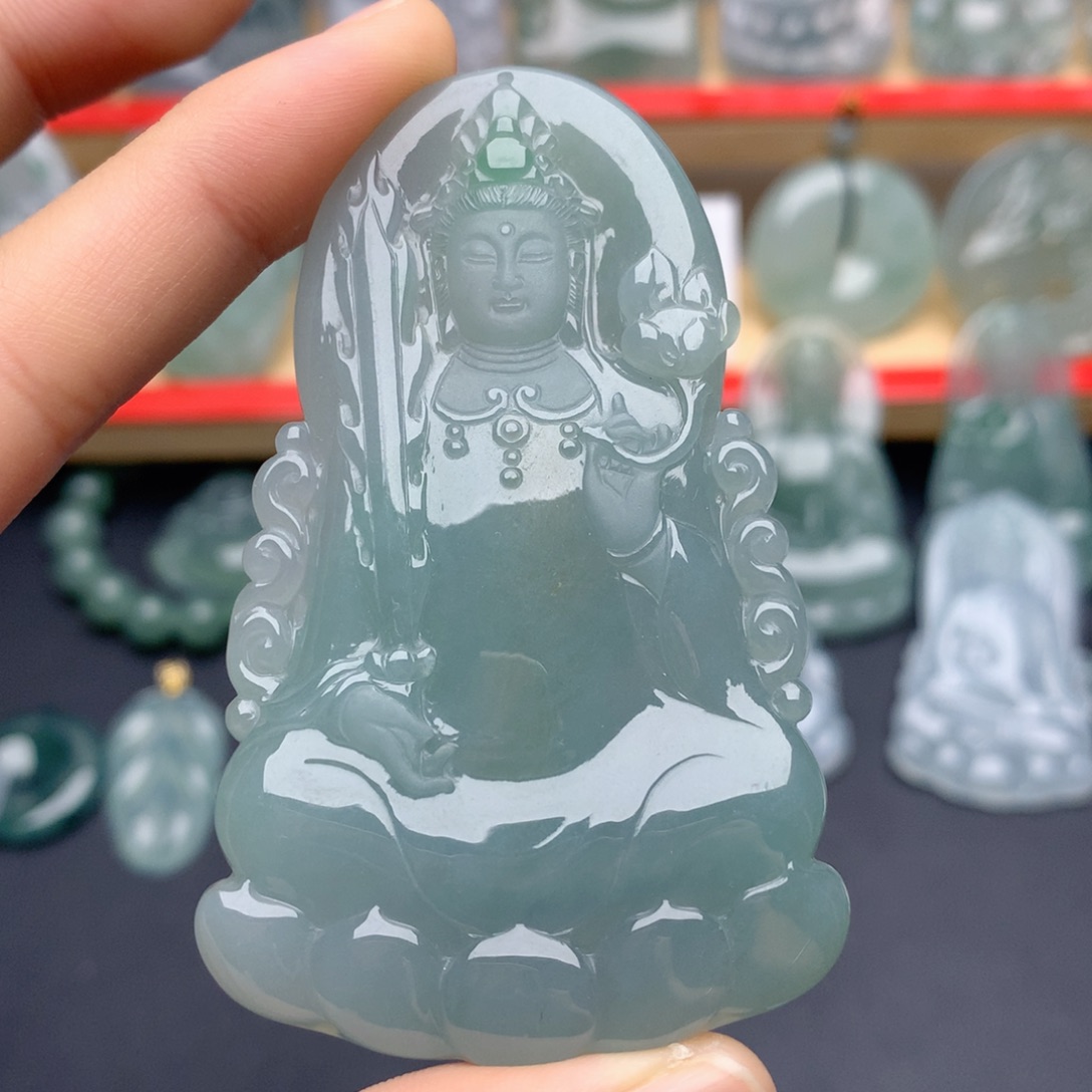 翡翠未镶嵌颈饰虚空藏