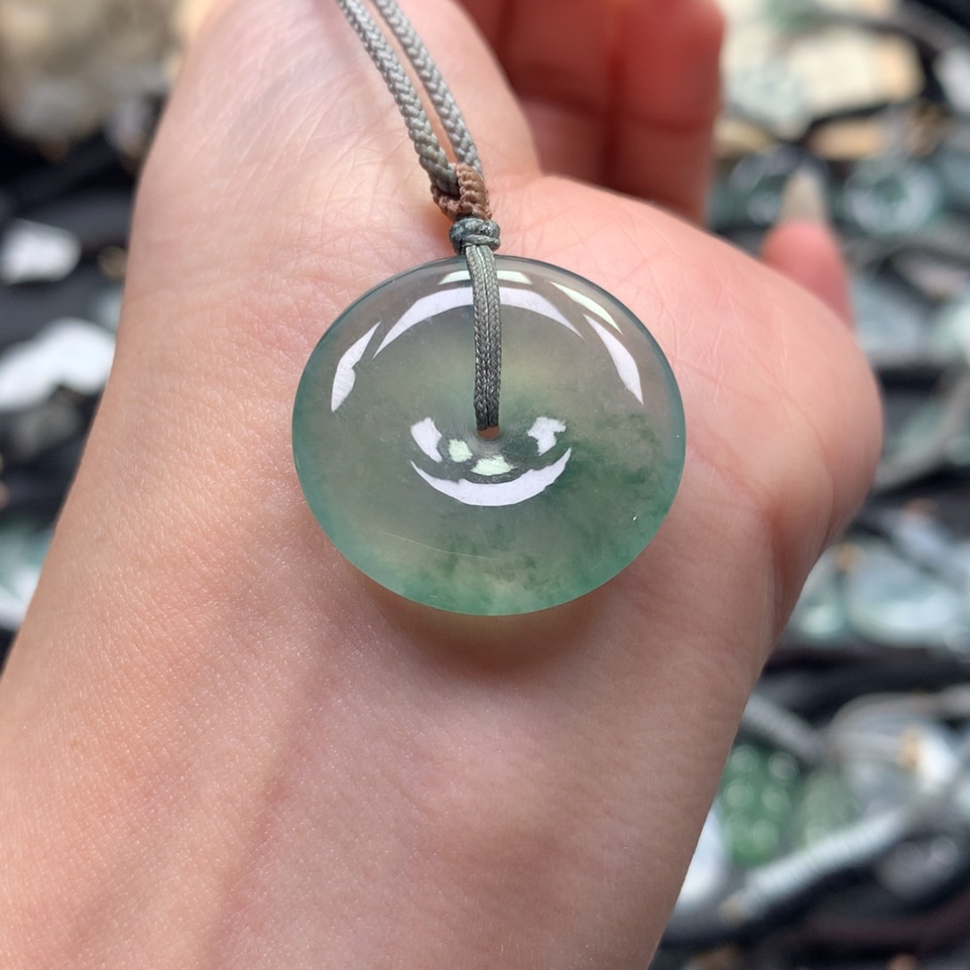 翡翠颈饰未镶嵌扣子