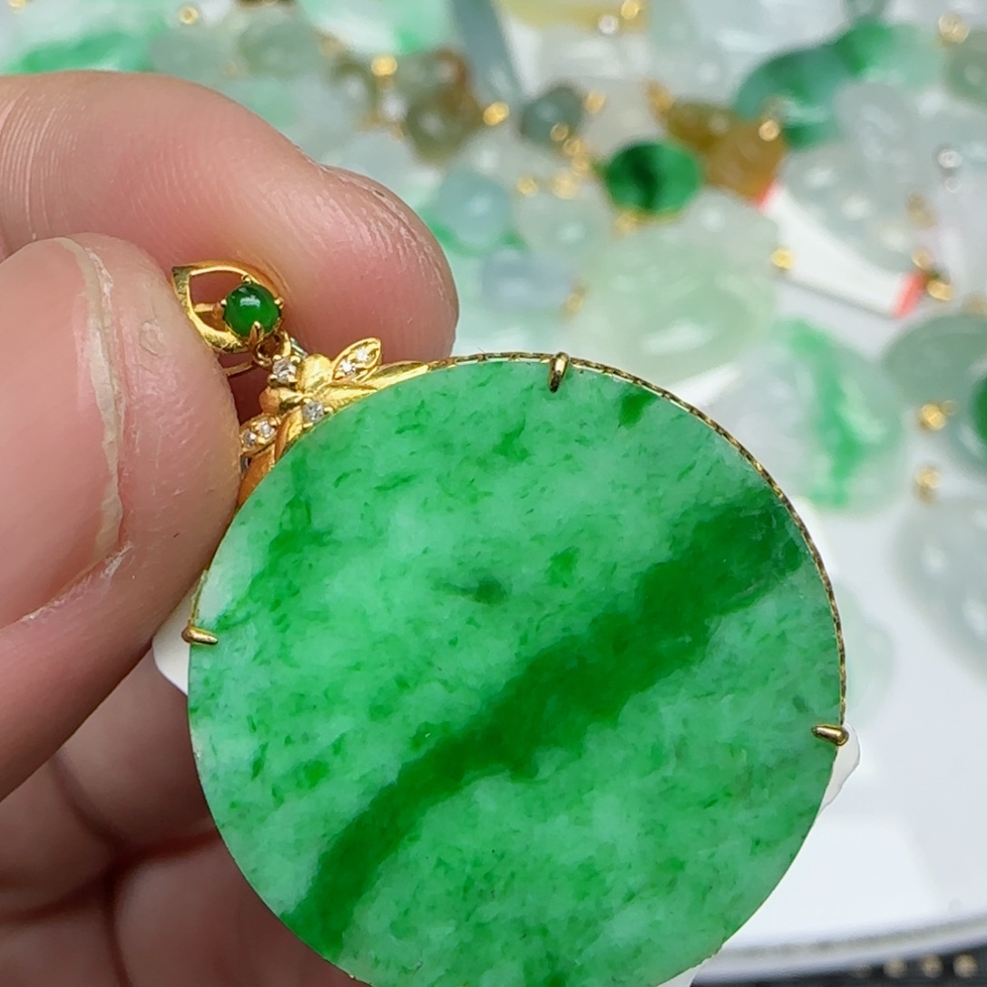 【闪购商品】翡翠颈饰18K金镶嵌大圆