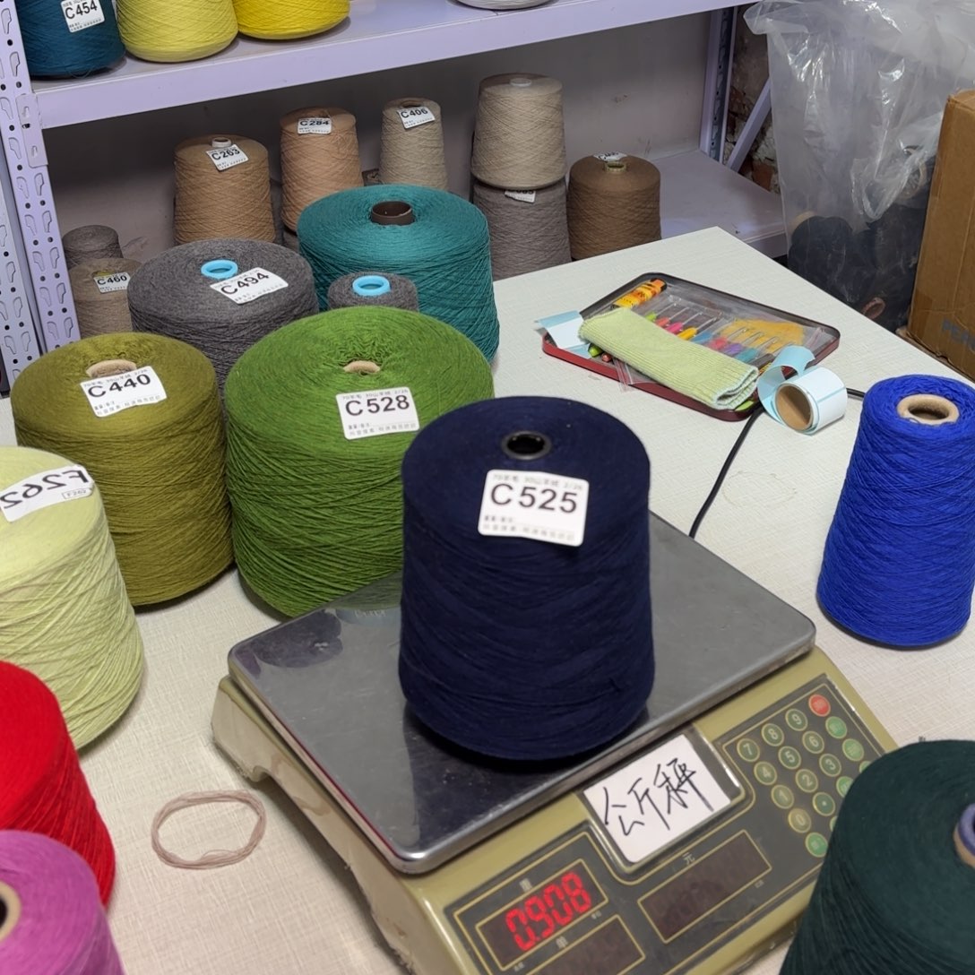 羊毛C525号，7030康赛妮藏青，，一斤