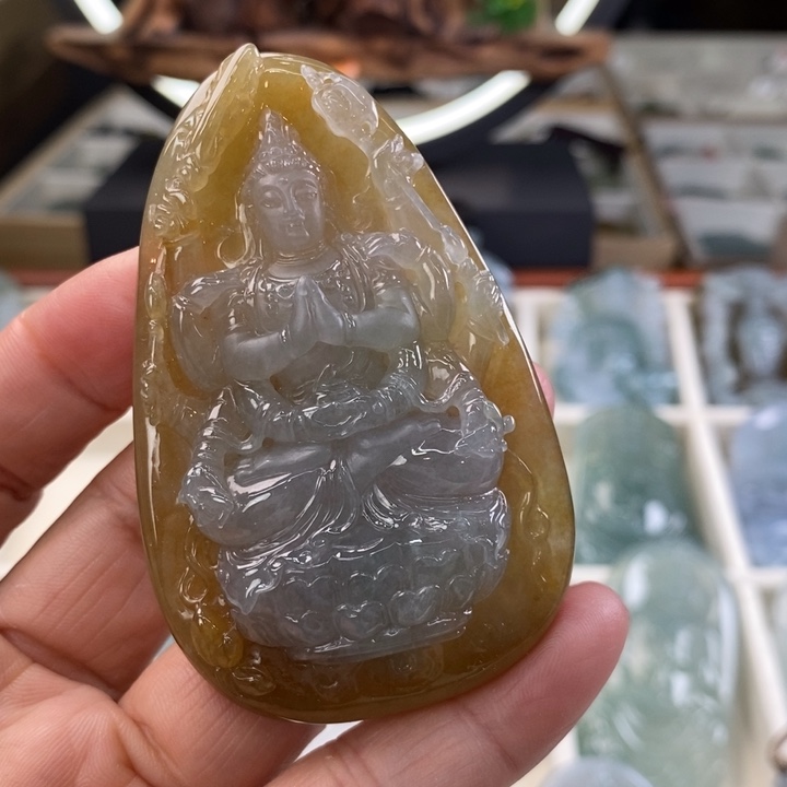 翡翠颈饰未镶嵌吃*饼翡翠