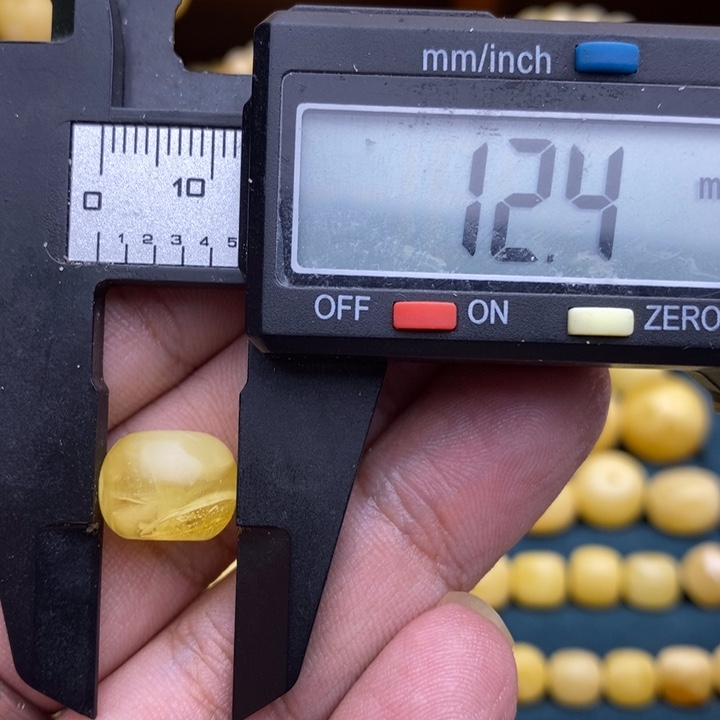 琥珀未镶嵌裸石19号12.4*9.7喇叭口微瑕