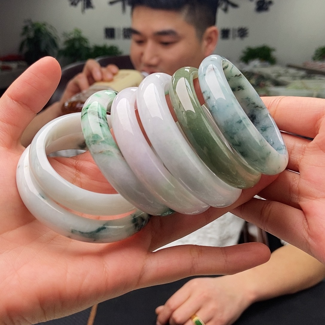翡翠未镶嵌手镯有瑕 54-56颜色多样性发拍一发一