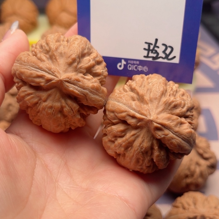 文玩核桃把件猪**.文玩核桃把件32