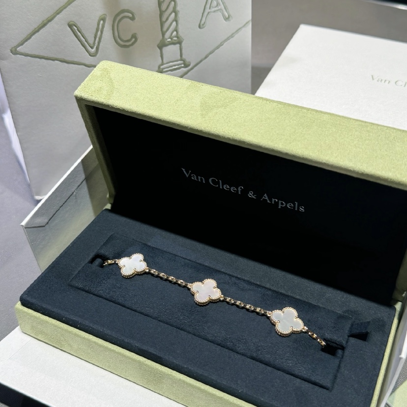 99新 梵克雅宝 梵克雅宝白五花手链 25120106-07