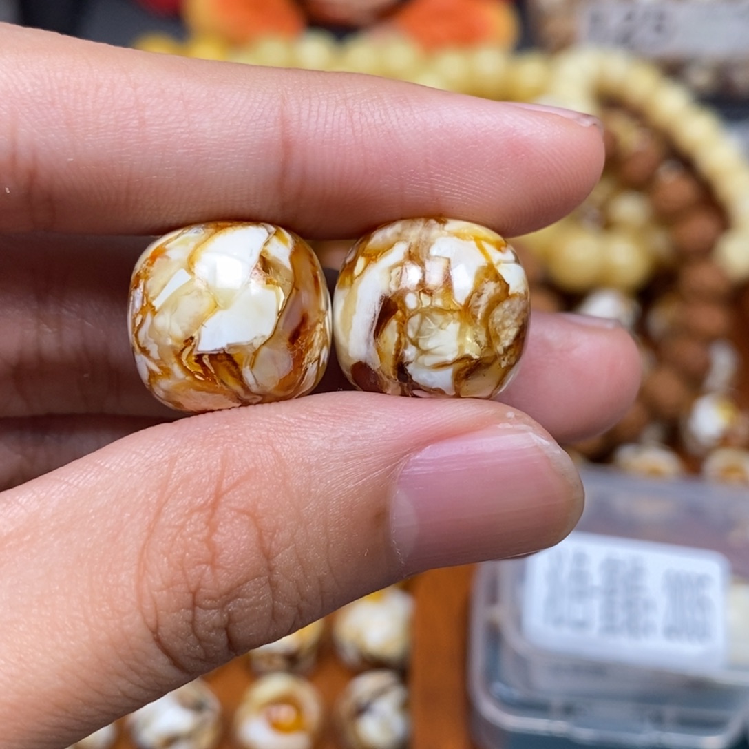 蜜蜡未镶嵌珠宝奇石3663