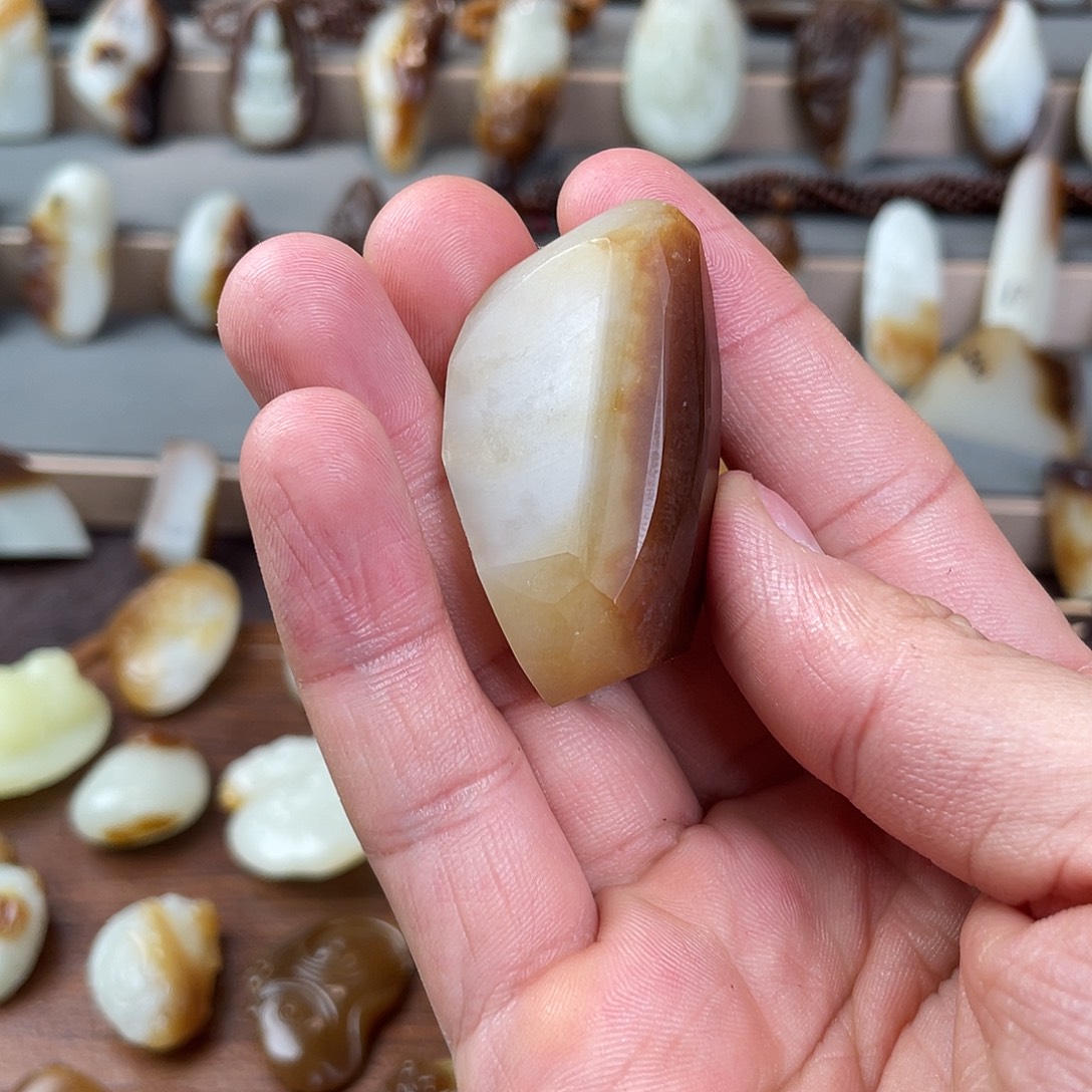 和田玉未镶嵌颈饰