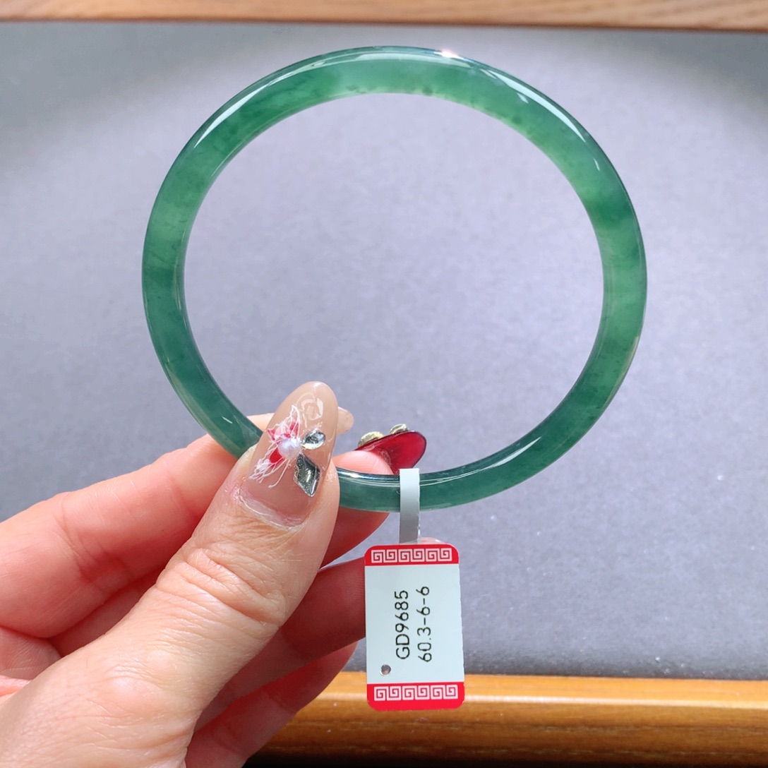 翡翠手镯未镶嵌天然翡翠手镯