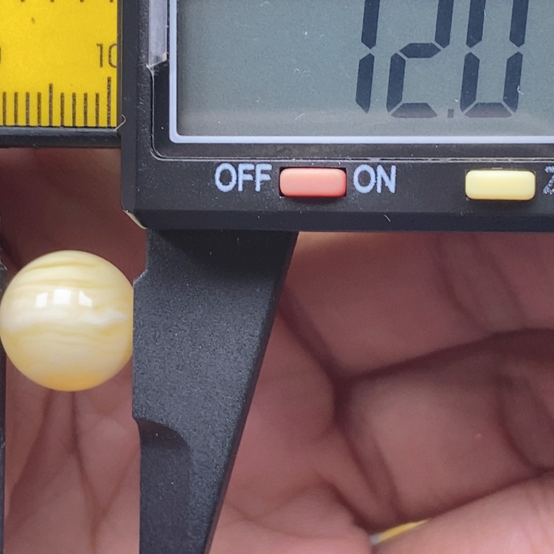 蜜蜡未镶嵌珠宝奇石