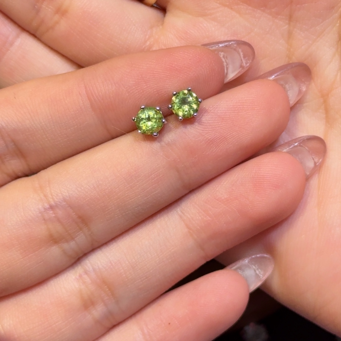 橄榄石银S925镶嵌耳饰