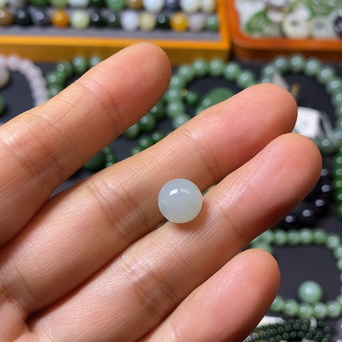 一***虎和田玉未镶嵌珠宝半成品