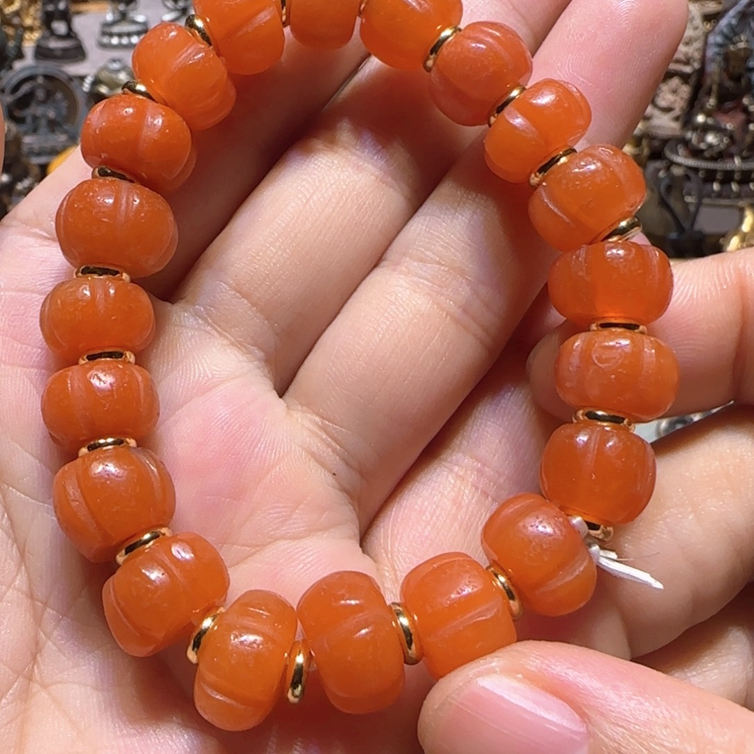 吊坠……吊。嗯………………