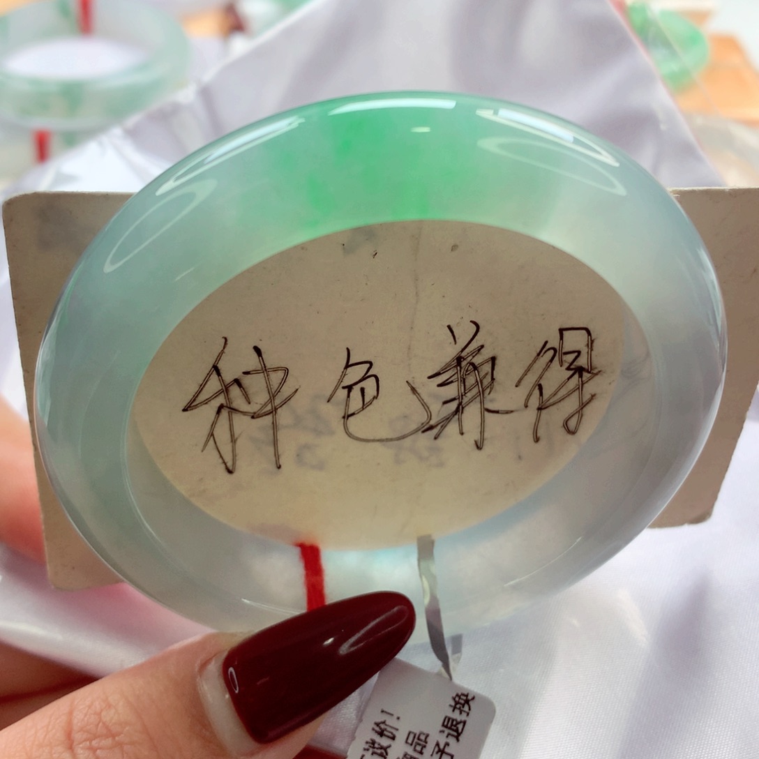 翡翠手镯未镶嵌师妹