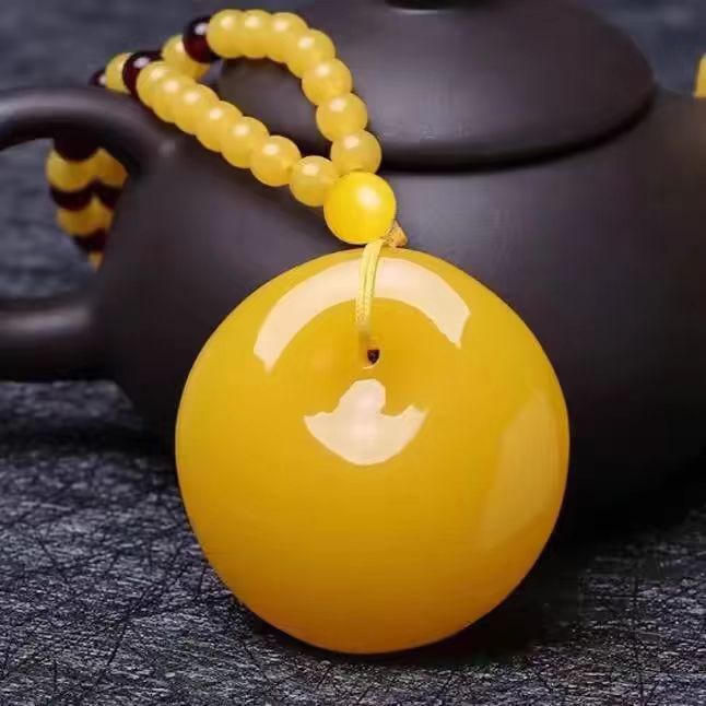 精美鸡油黄平安扣蜜蜡吊坠