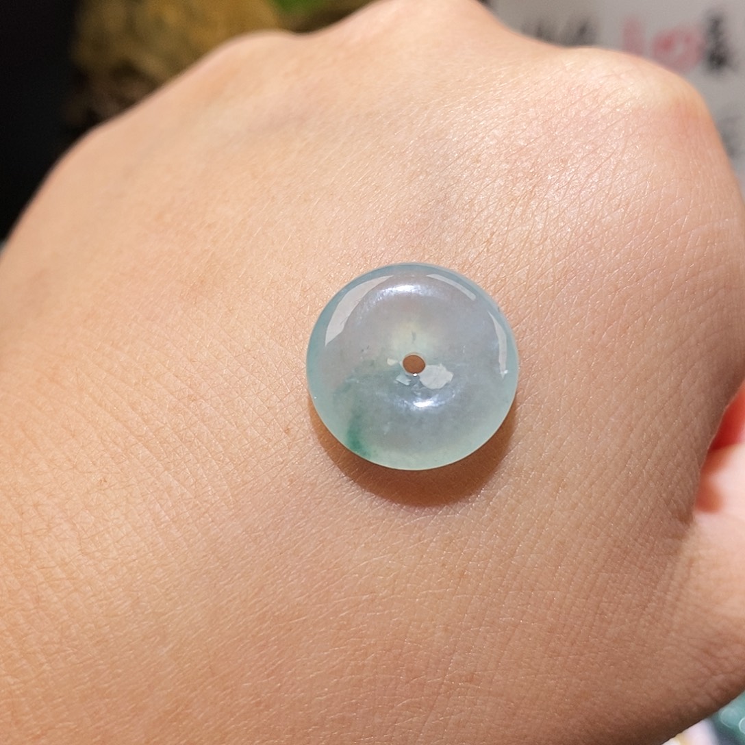 翡翠未镶嵌颈饰平安扣
