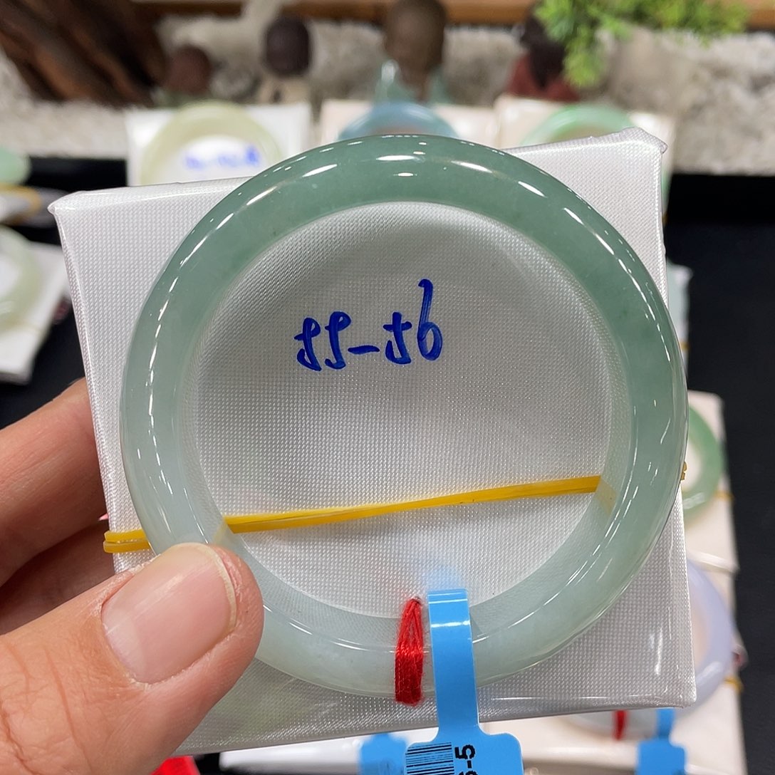 翡翠手镯未镶嵌缅甸