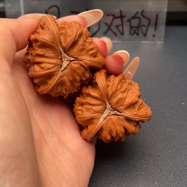 天***护文玩核桃吊坠白狮子