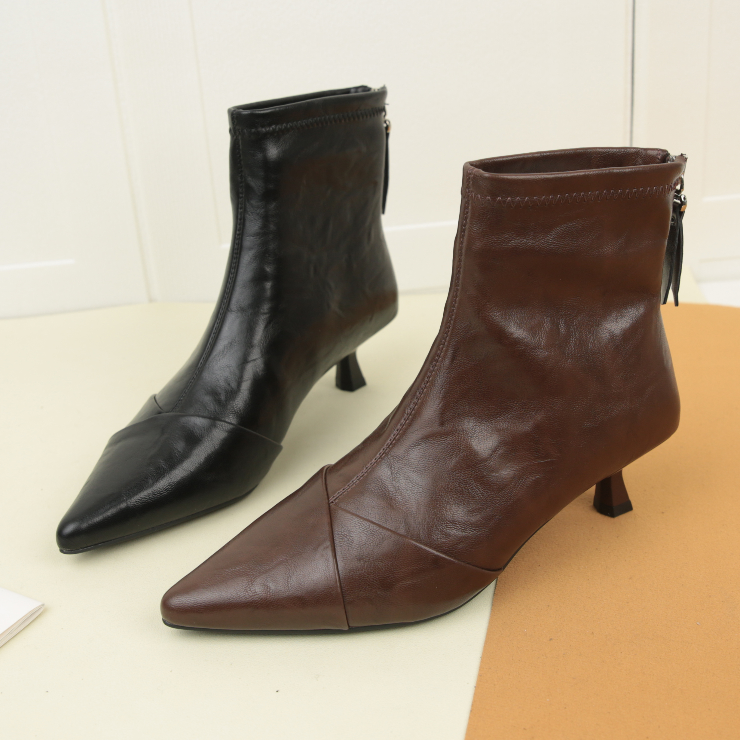 6075冬季新款气质尖头小跟加绒保暖短靴女时尚后拉链细跟瘦瘦靴