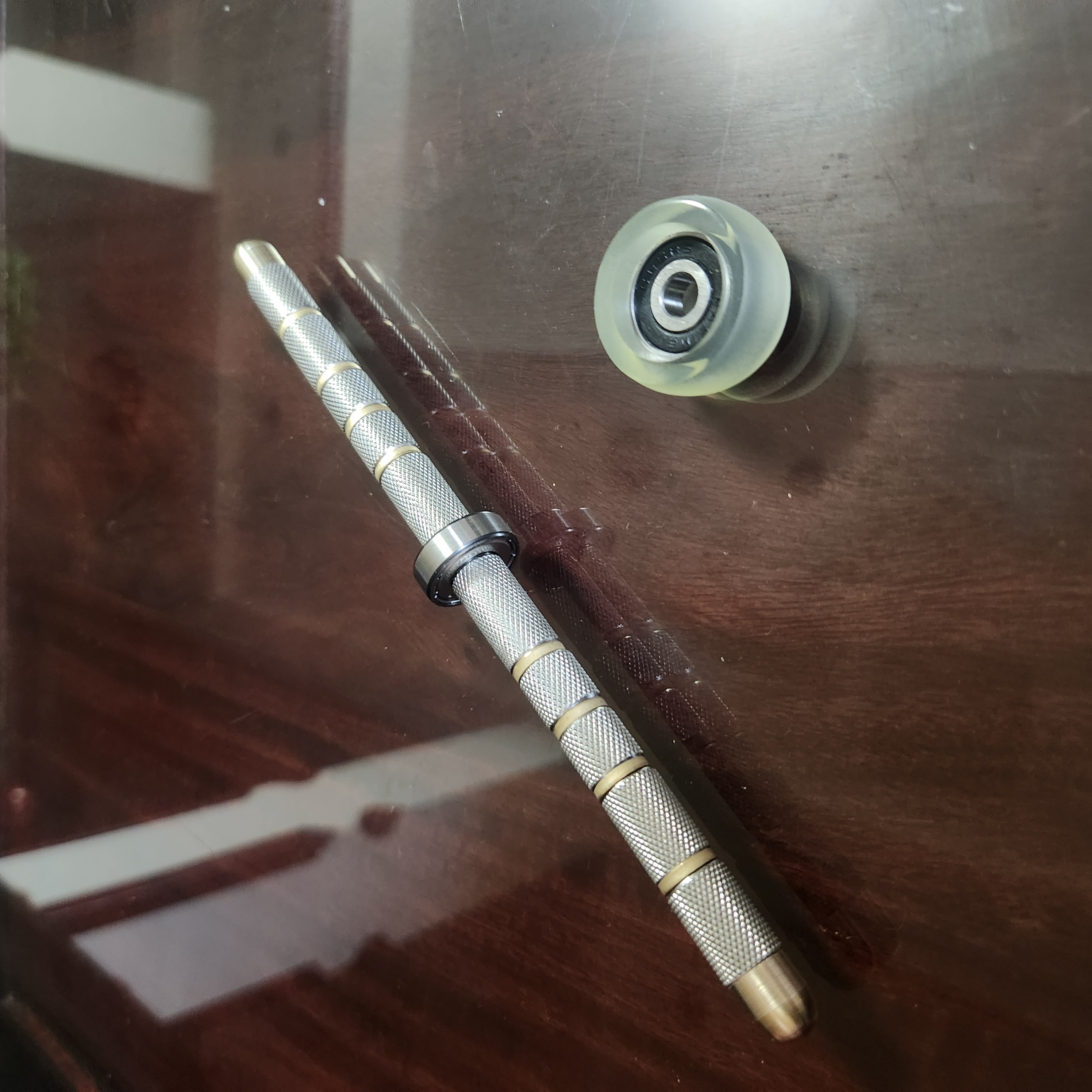 指尖健腹轮直径10毫米手柄，单边长度9厘米，配两个轮子，