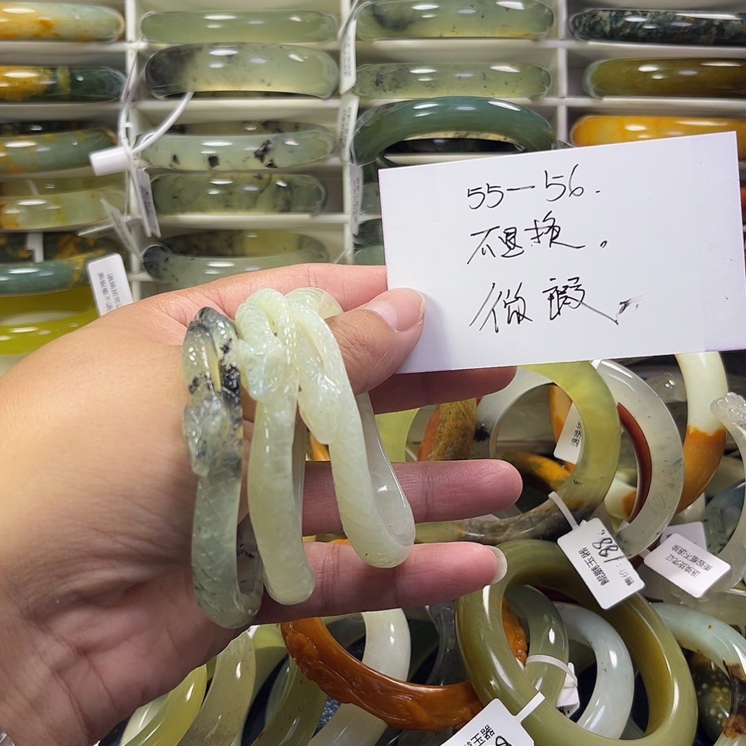 蛇纹石玉手镯未镶嵌