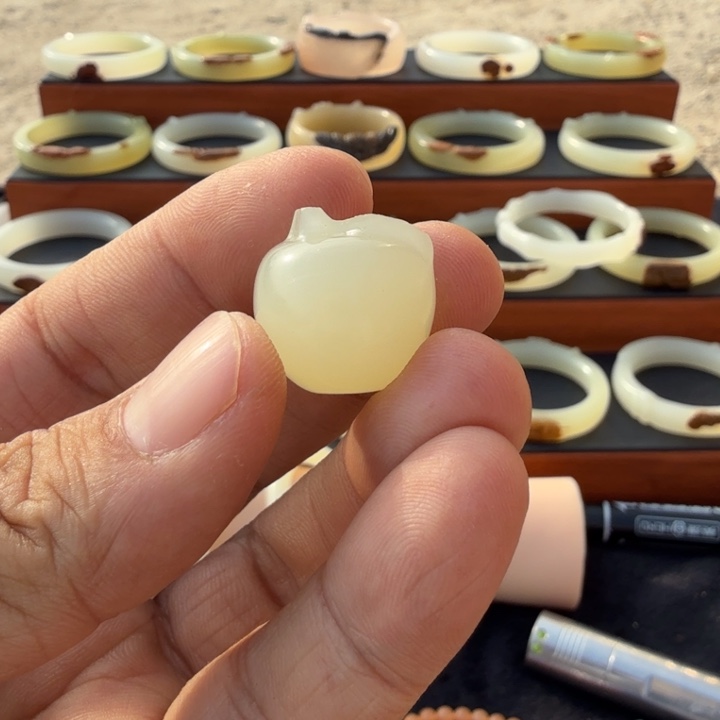 玉黄口色苹果吊坠0000