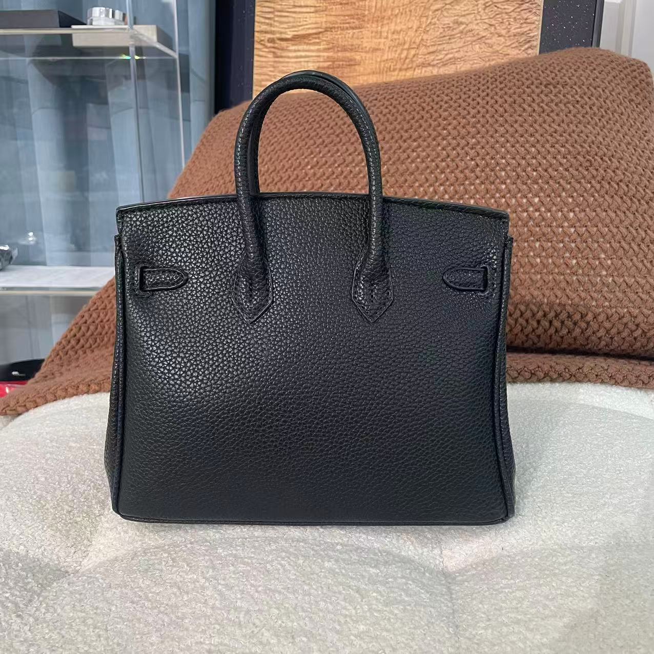 HM130  P25新款黑色BK25金扣手提斜挎包-1