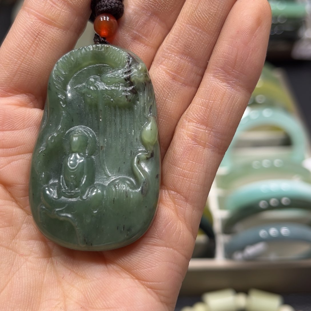 蛇纹石玉颈饰未镶嵌